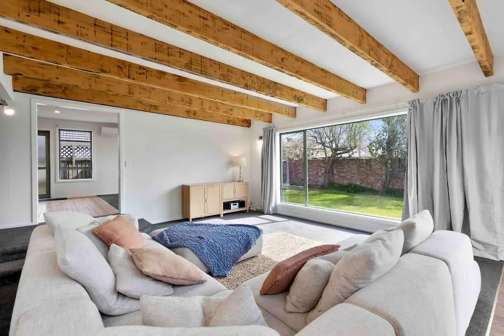 Airport 3 Mins Spacious Home contacts